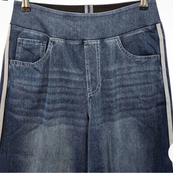 HALARA Blue Wide-Leg Jeans with White Accent - Picture 6 of 9